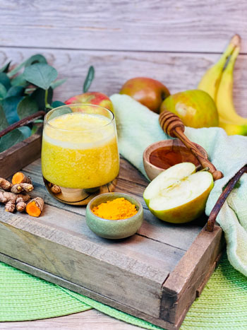 Kurkuma-Smoothie-mit-Apfelsaft-Rezept-1