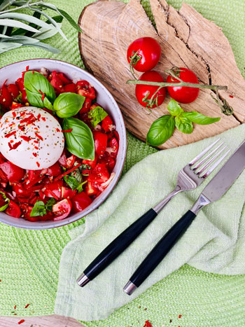 Schneller_Bruschettasalat_mit-Burrata