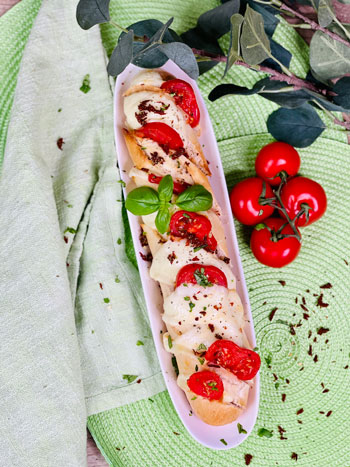 Tomate-Mozzarella-Partybrot-Rezept-1
