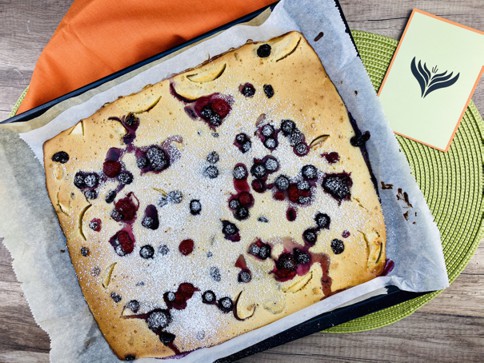 Ofenpfannkuchen vom Blech mit Obst